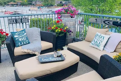Image de Stunning spacious 4 bedroom lakefront condo with available boat slip!