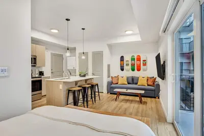 Image de Downtown 2 Bed Studio with Gym & Views