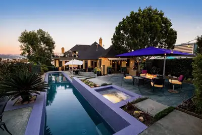 Image de 40 Steps to Paradise. Beverly Hills villa. Walk to Rodeo Drive