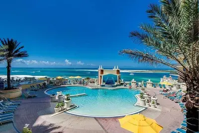 Image de Bright Corner Unit with Stunning Gulf Views & Sunsets