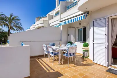 Image de Confortable appartement pour 4 personnes avec piscine, Wifi, Tv, terrasse, animaux admis et parking