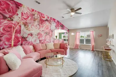 Image de Pink Playhouse[Girls Themed][Events Ok][Smoking Ok]
