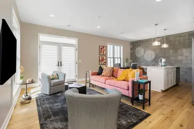 Image de George 203: 8th St Multi-level Condo w/Terrace