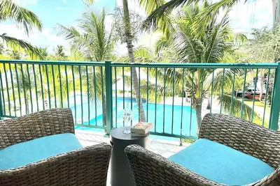 Image de Luxurious Waterfront Stay w\/ Large Sun Deck