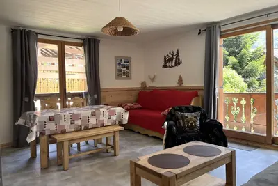 Image de Charmant 2 pièces ensoleillé avec balcon, près des pistes et centre, parking inclus