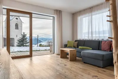 Image de Appartement \"Anger Living Raschötz\" avec vue sur les montagnes, jardin partagé et Wi-Fi