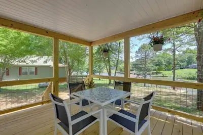 Image de Waterfront Lake Sinclair Home: Dock + Grill!