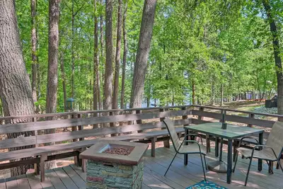 Image de Quaint Tignall Cabin w\/ Deck & Private Dock!