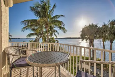 Image de Bayfront Retreat: Private Balcony & Pool Access!