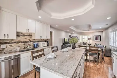 Image de Family Home in Walkable Area Near Silicon Valley!