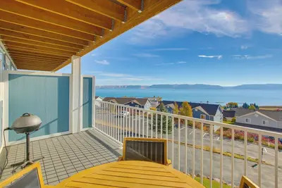 Image de Spacious Garden City Townhome w/ Lake Views!
