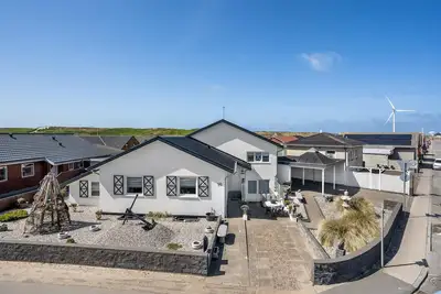 Image de Belle maison à Hvide Sande avec WiFi