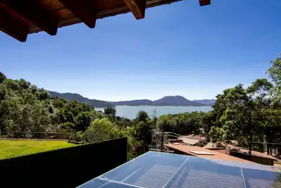 Image de Above Villa Caparin I Views I Xl Hot Tub I Outdoor Living I Heart of Town