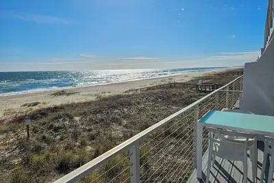 Image de 30% Off Summer! Beachfront Villa, Breathtaking Views, Community Pool