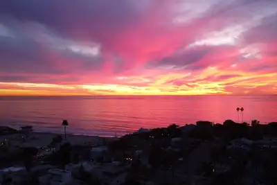 Image de Ocean View Home, Steps from Beach, with Hot Tub and Steam Shower