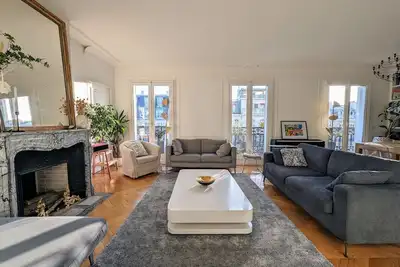 Familial apartment - Elysées district 110 M2, 3 Bdr, 2 Ba