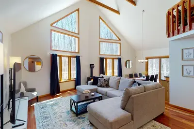 Image de Secluded 3 Br Luxury Chalet!