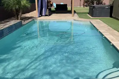 Image de Spacious house w/pool and hot tub. Plenty of room to entertain!