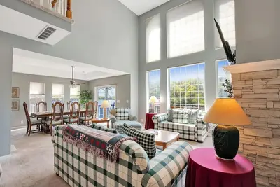 Image de Lakefront Family Retreat | Sleeps 10+ | Pet-Friendly | Swim & Fish Off the Dock