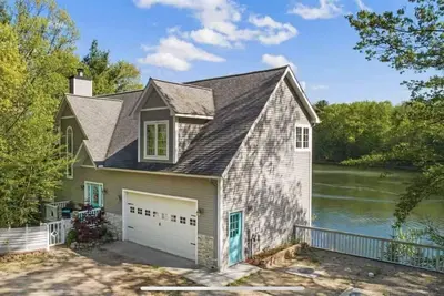 Image de Brody’s Camp! Lakefront House 20 min from Traverse City. Pet-friendly! New Hvac!