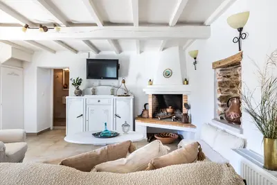 Image de Fully renovated house of Skopelos’ style into nature! .