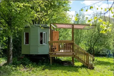 Image de Secluded Shepherds Hut Glamping in Hidden Apple Orchard