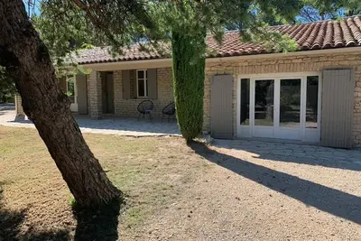 Image de Belle maison moderne avec piscine à Murs