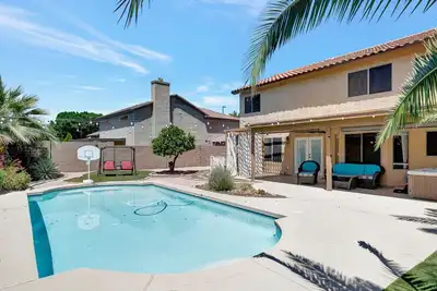 Image de Beautiful & Spacious Home W/ Heated Pool & Hot Tub