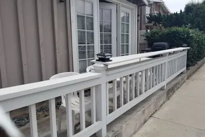Image de Great location! Perfect to sit out front porch/bar and enjoy the ambiance!