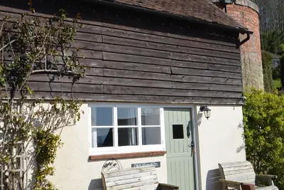 Old Hop Kiln - sleeps 6 guests  in 3 bedrooms
