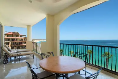 Image de located on the pristine medano beach