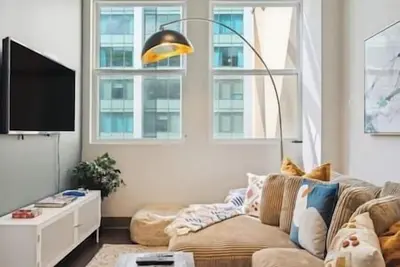 Image de Downtown Mich Ave #7| Park View Penthouse +gym