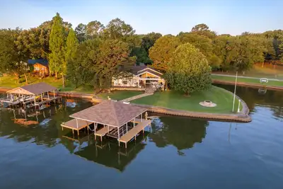 Image de TripleHRetreat+Pets+Waterfront+Dock+GameRoom