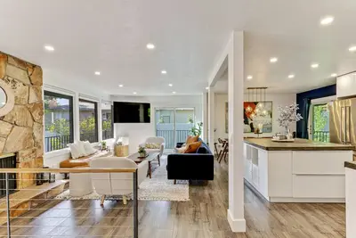 Image de BeUTAHful Retreat Views, HotTub, King Beds, Cozy, Close Skiing, Amenities, Games