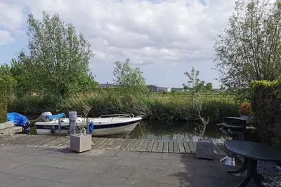 Vacation home with jetty in North Holland