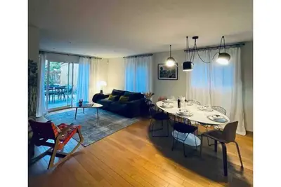 Image de Maison chaleureuse avec piscine