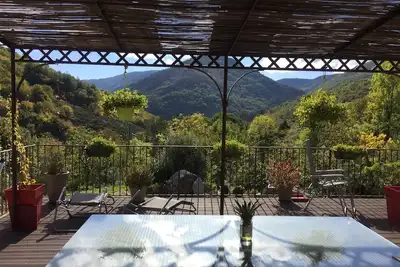 Image de Villa avec Piscine et Jacuzzi au calme