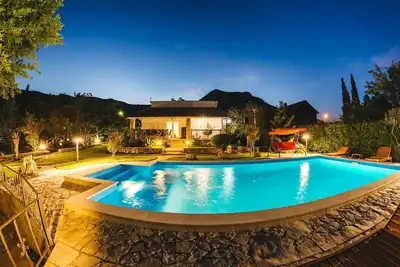 Image de Gorgeus Villa Gana by the river