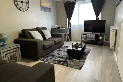 Image de Modern Cosy Warm Home With Free Parking