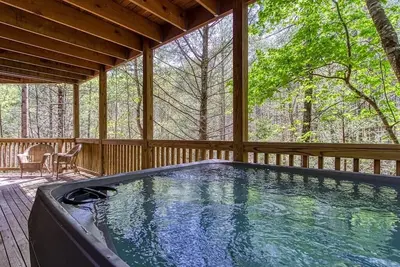 Image de Serene &  Lux 4br w Game Room! …Hot Tub…Pool Table