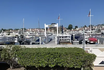 Image de Balboa Island Harbor Front with Duffy Boat Size Dock Space