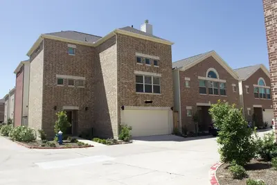 Image de Luxury 3 Level Townhome located 5 minutes from Nrg Stadium