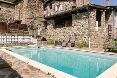 Image de Château de Laulagnet - 3e avec piscine dans un écrin de verdure