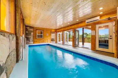 Image de Luxurious New Cabin- Heated Pool-Mini Golf-Sauna-View-Theater-Bbq-Great Reviews