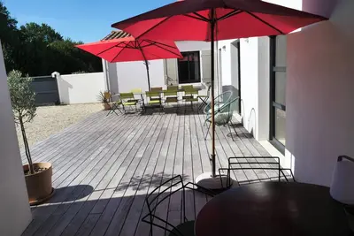 Image de Spacieuse maison au calme avec grand terrain boisé