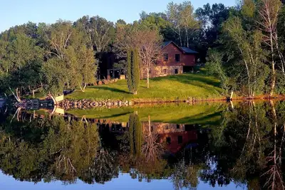 Image de 5 bed, 2 bath Lake Home, screen porch, 2 kayaks, patio, otter island.