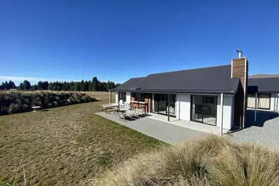 Image de Happy Holidays on Harris just mins from the Lake!
