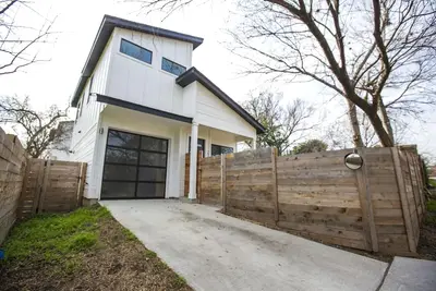Image de Amazing location! Modern 2br house in downtown E. Austin.