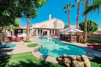 Image de Tropical Paradise in Garden Lakes!
