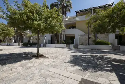 Villa Mimosa located in the Ammiragia Residence in Baia Verde, 9\/10 beds